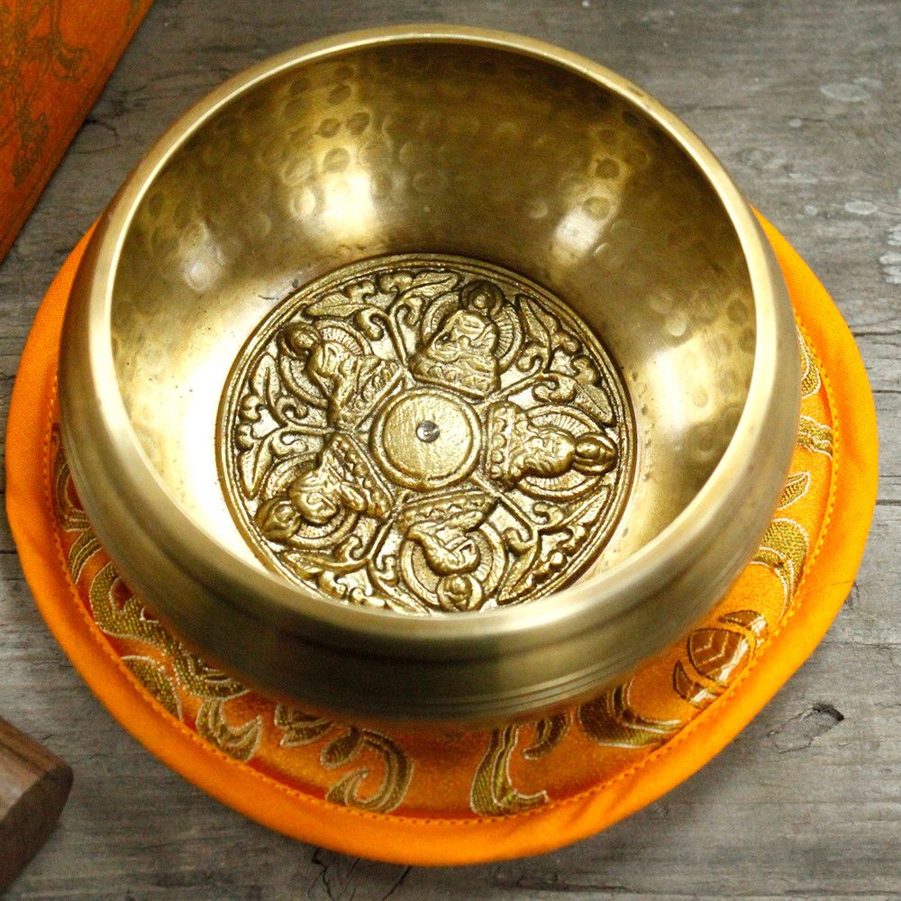 Five Buddhas Singing Bowl Set, 10 cm (min. 400 g).