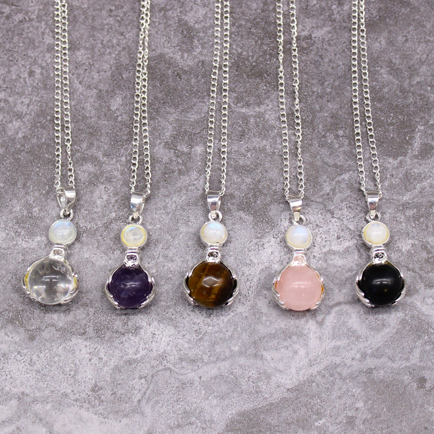 Healing Hands Pendant made of gemstone – tiger's eye