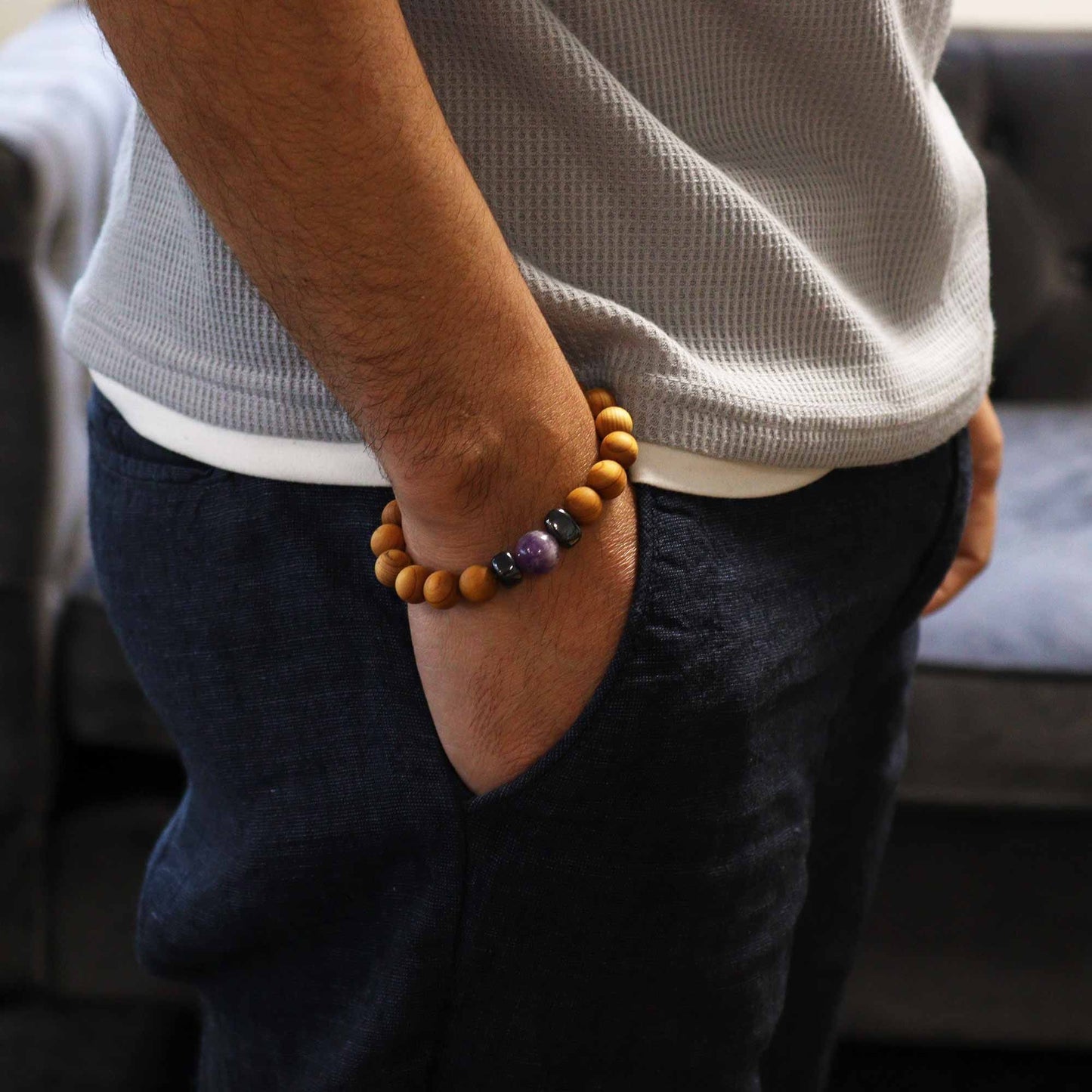 Cedar wood bracelet for the third eye chakra with amethyst