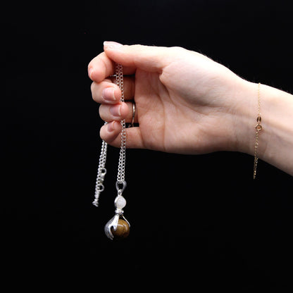 Healing Hands Pendant made of gemstone – tiger's eye