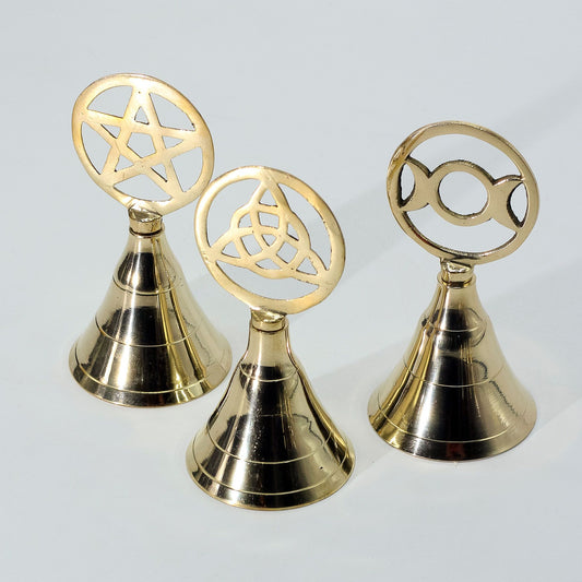 Oltárny mosadzný zvonček – triquetra