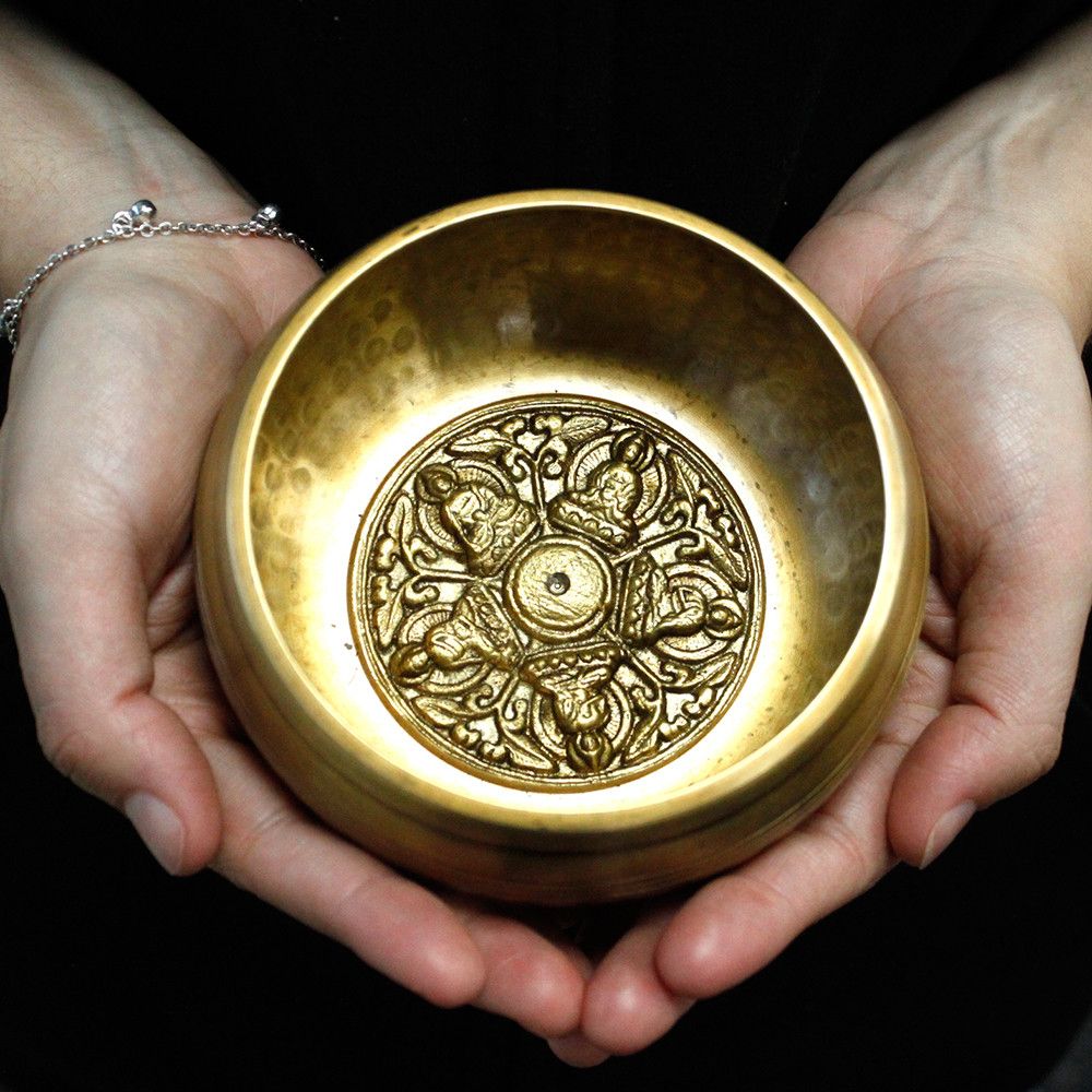 Five Buddhas Singing Bowl Set, 10 cm (min. 400 g).